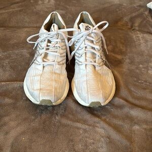Nike men’s 11 1/2 white zoom x running shoes